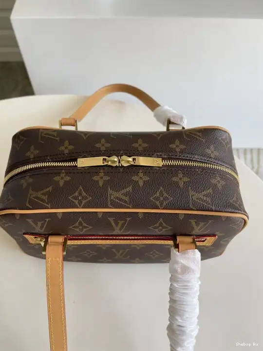 CITE LOUIS VUITTON 0531